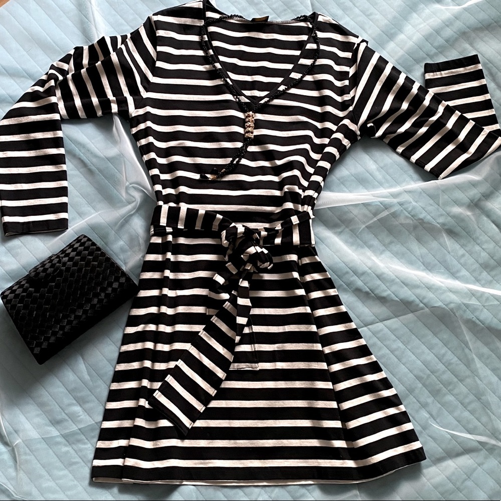Stripped stretchy dress with belt